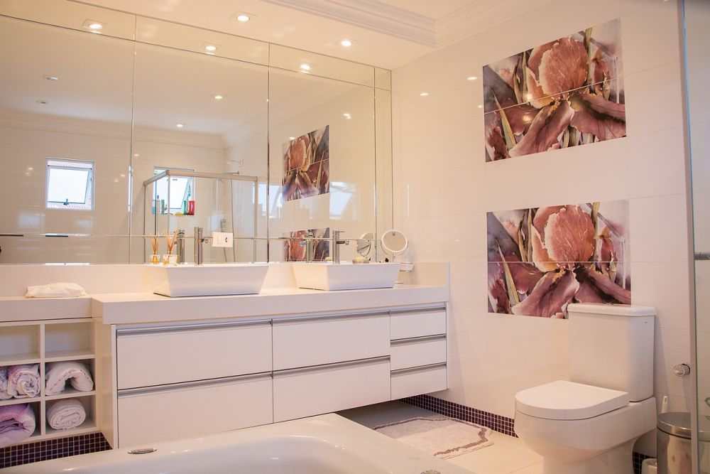 Badrumsinspiration för små badrum: Hur man optimerar utrymmet och skapar en funktionell och stilfull miljö